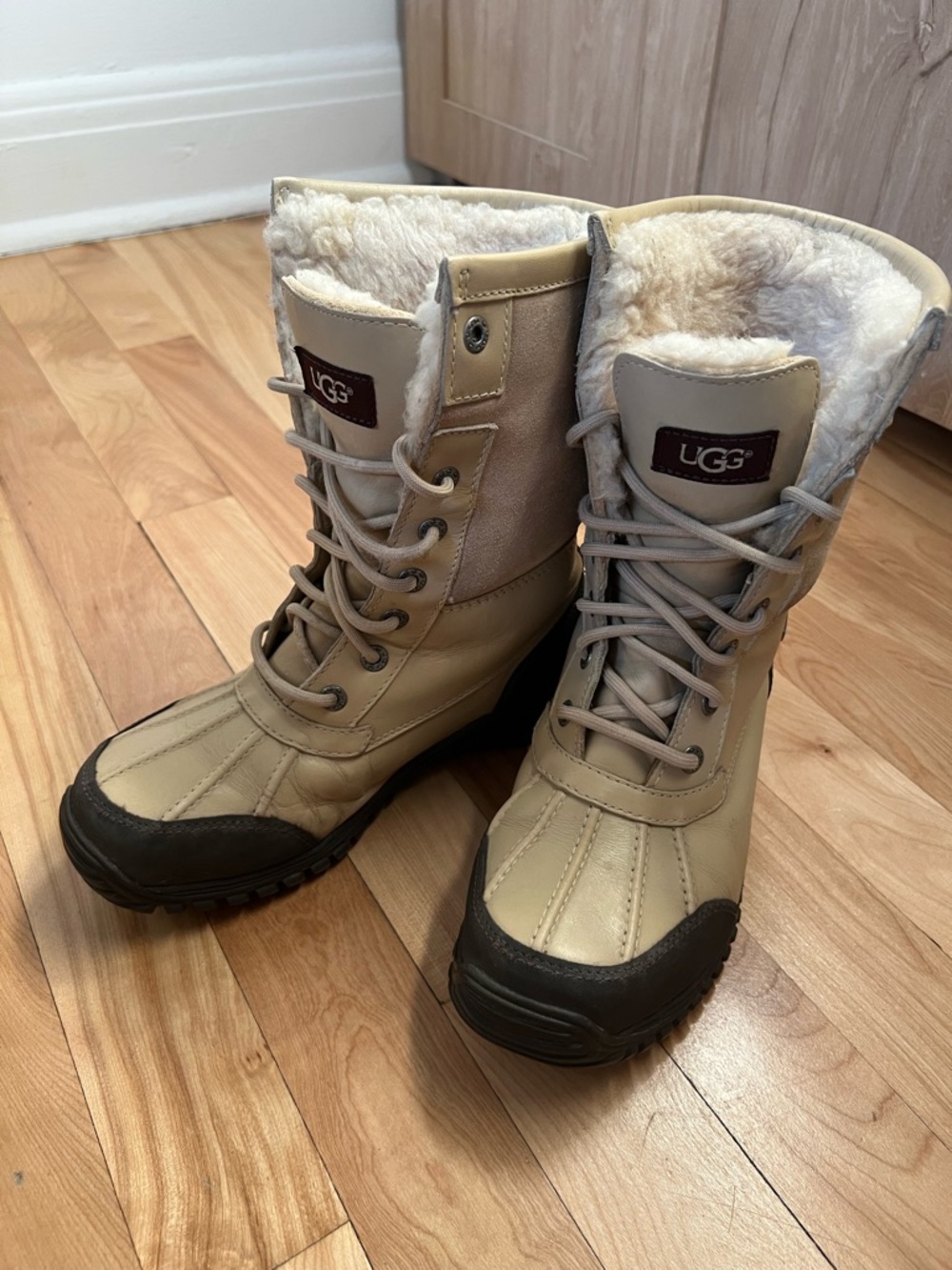 UGG Women's Adirondack II Waterproof Winter Boots – Sand – Size US 7.5